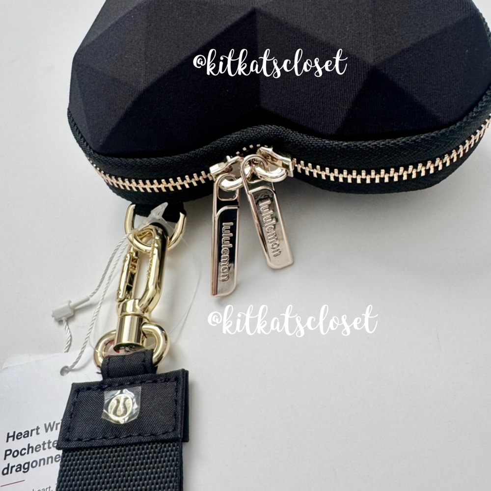 ⚡️SALE TODAY ONLY⚡️🆕 BLACK - NWT lululemon heart wristlet *VALENTINES DAY* - Picture 5 of 8